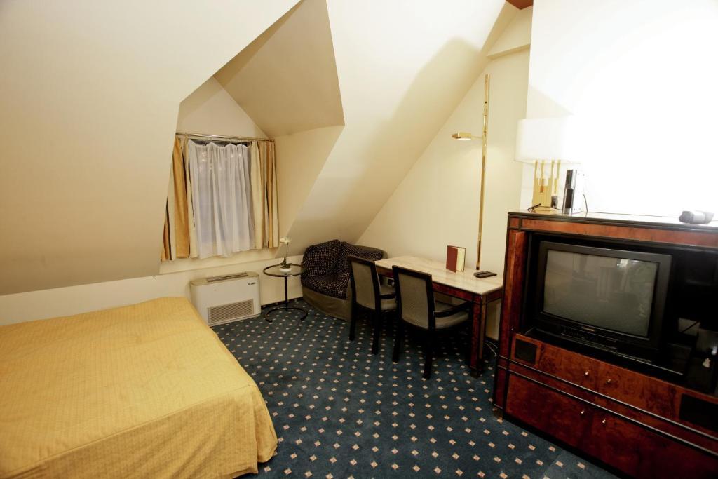 Hotel Podzamcze Tarnów Dış mekan fotoğraf