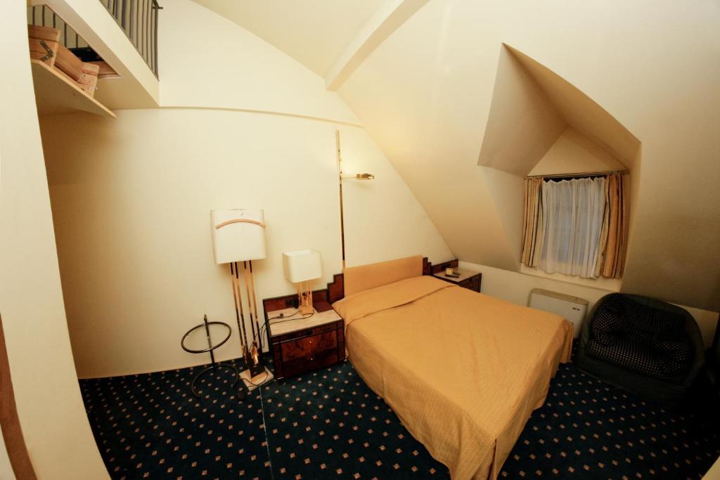 Hotel Podzamcze Tarnów Dış mekan fotoğraf