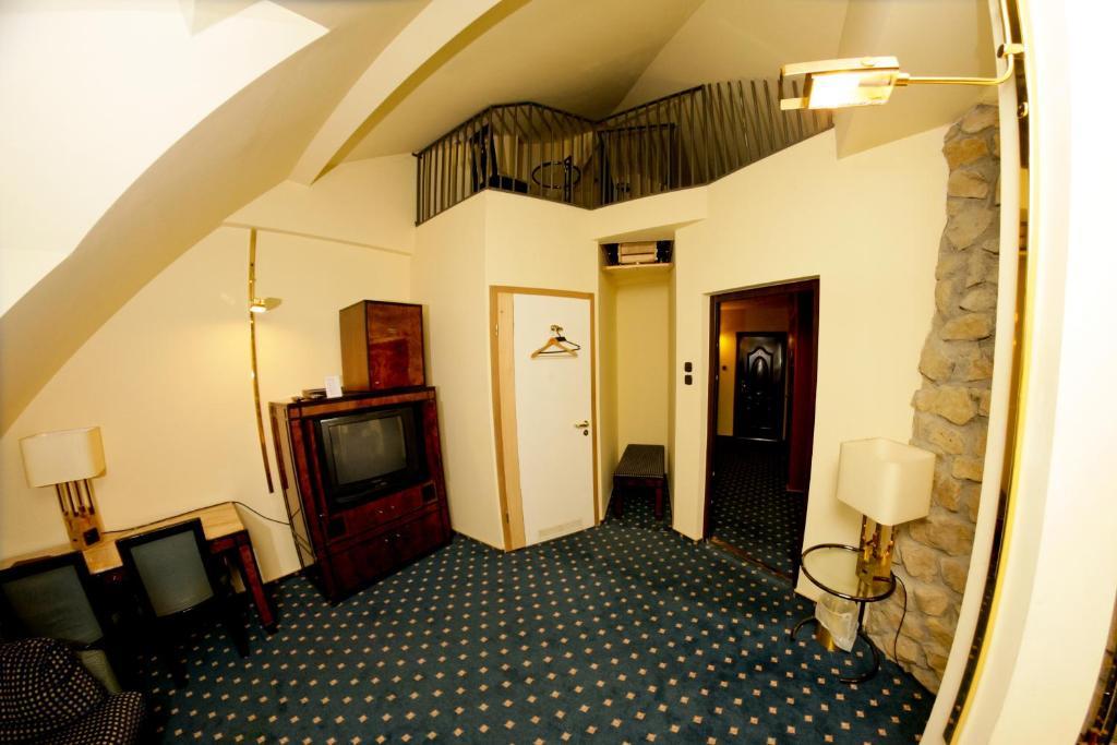 Hotel Podzamcze Tarnów Dış mekan fotoğraf
