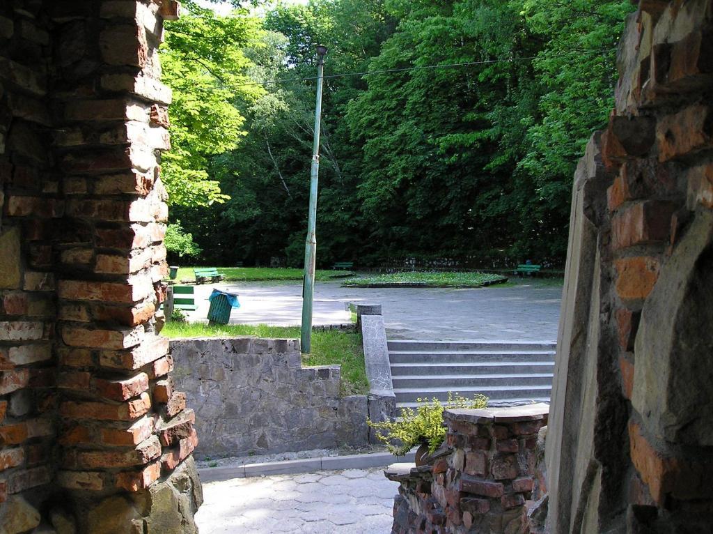 Hotel Podzamcze Tarnów Dış mekan fotoğraf