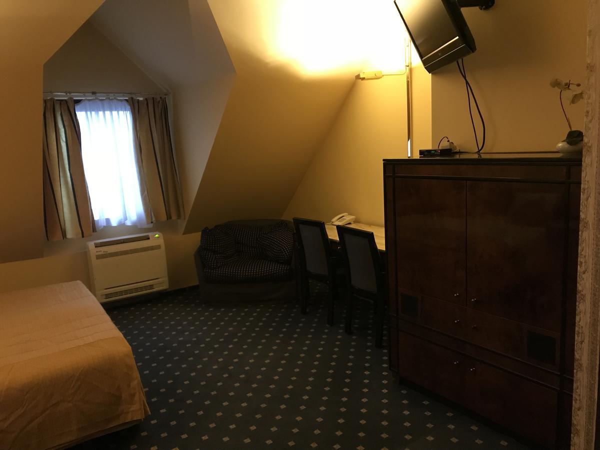 Hotel Podzamcze Tarnów Dış mekan fotoğraf