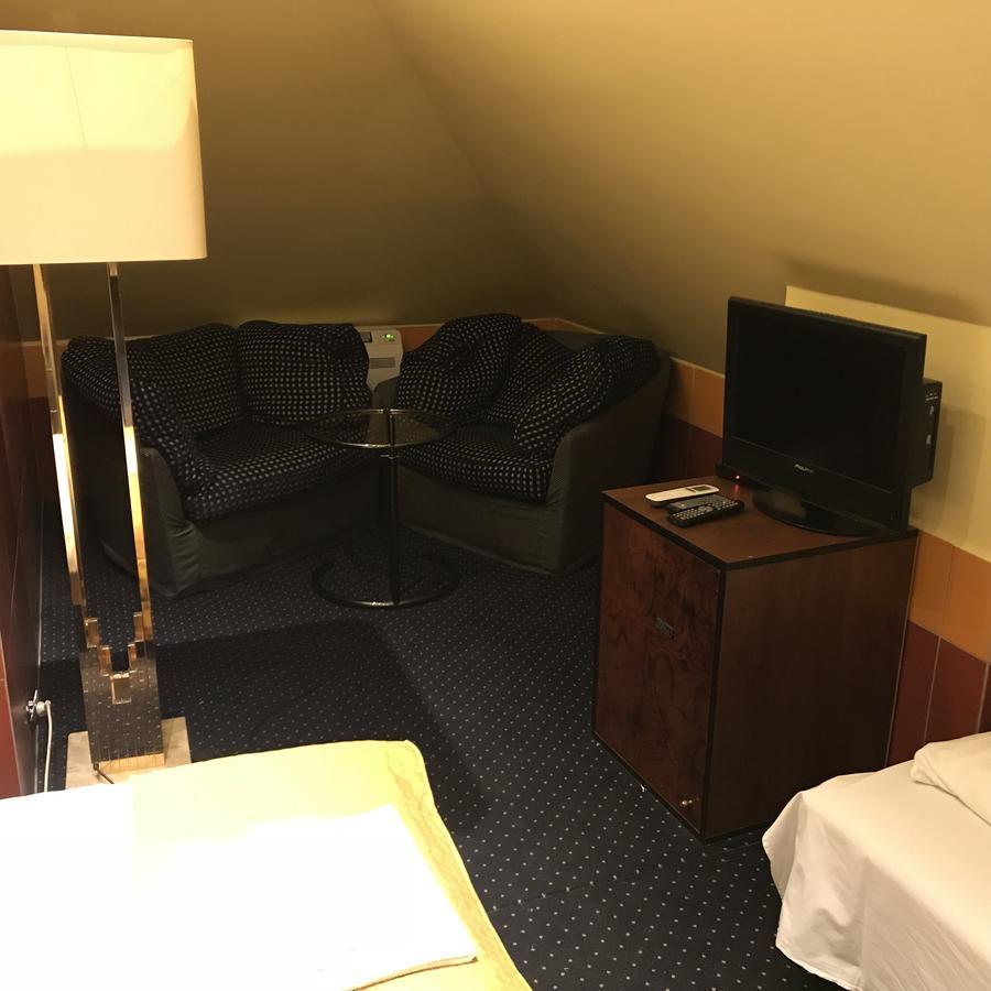 Hotel Podzamcze Tarnów Dış mekan fotoğraf