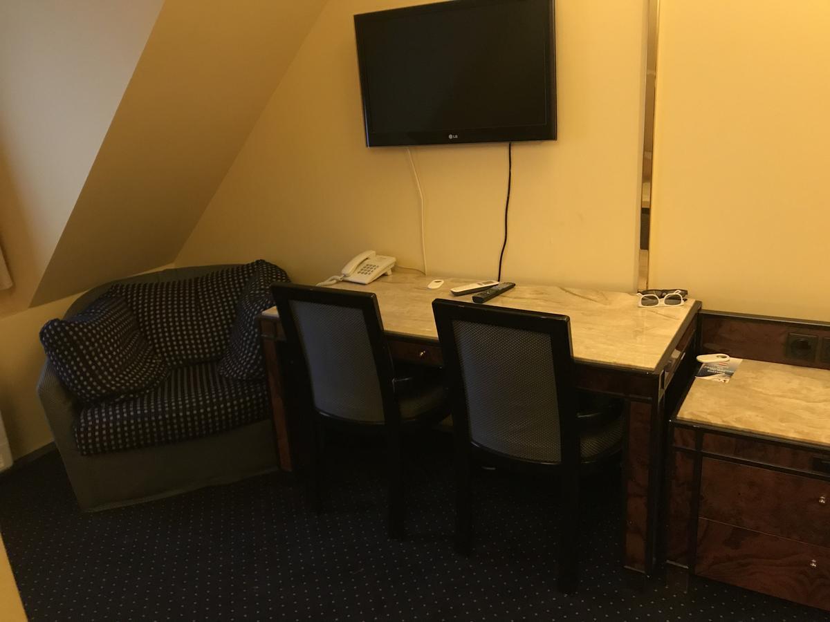 Hotel Podzamcze Tarnów Dış mekan fotoğraf
