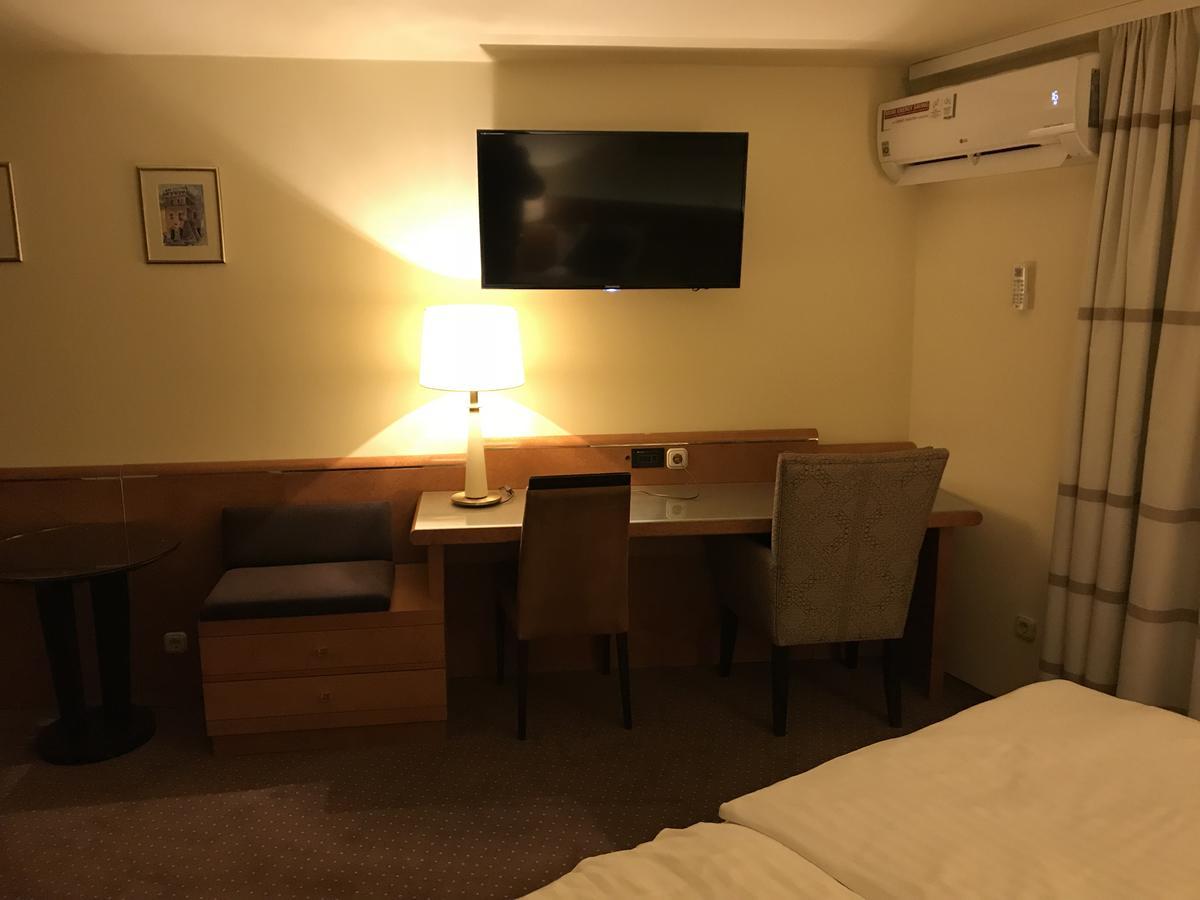 Hotel Podzamcze Tarnów Dış mekan fotoğraf